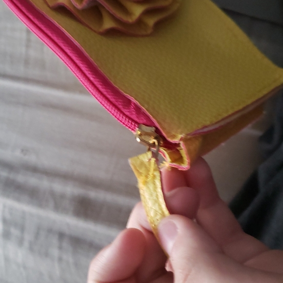 A bag - Picture 5 of 6